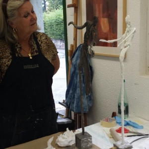 Mona Henry dans son atelier